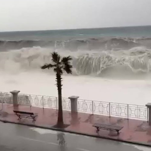 Alerta en Europa mediterránea por el ciclón Harry: un muerto, destrozos y calles inundadas