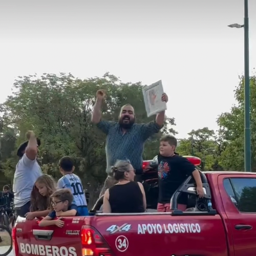 Multitudinaria recepción a Pancho Santarén tras su paso por Cosquín
