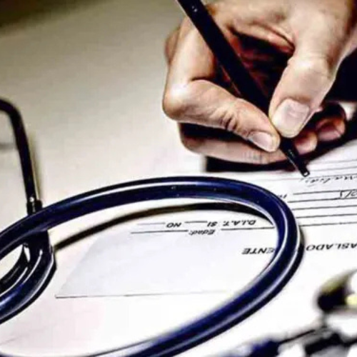 El Gobierno elimina el artículo sobre licencias médicas y modifica la reforma laboral