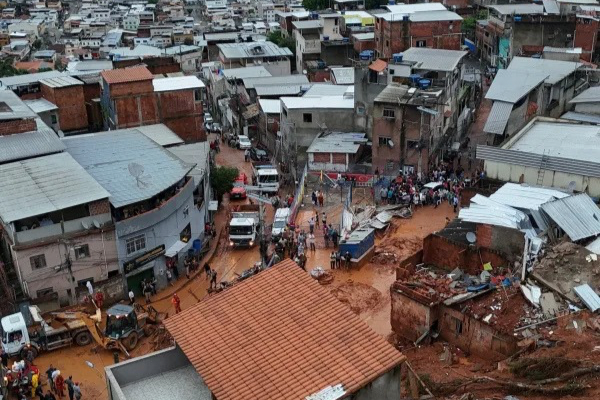 Cat&aacute;strofe ambiental en el sureste de   Brasil  : al menos 30 muertos y casi 40 desaparecidos tras lluvias extremas