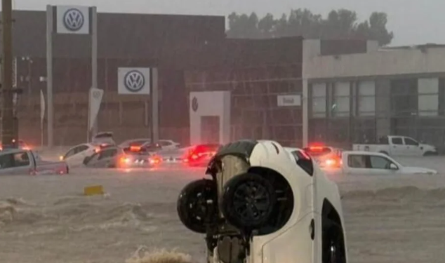 Temporal en Bahía Blanca: 300 mm de lluvia, evacuaciones y alerta roja (videos)