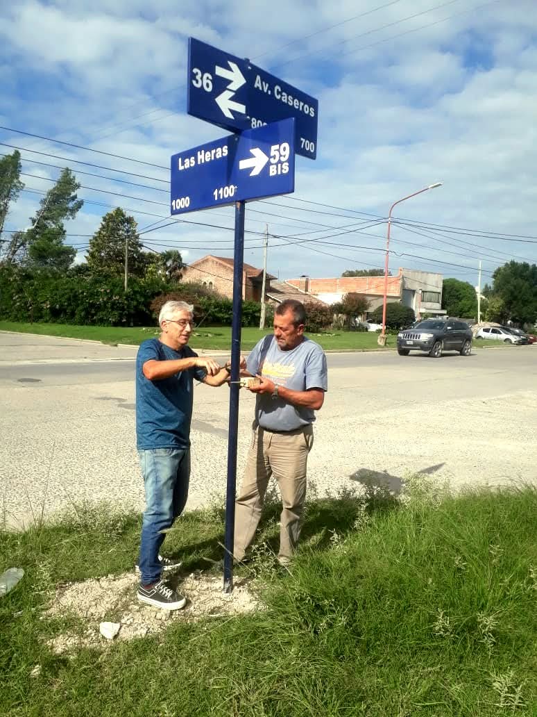 Comenzaron a colocar carteles de calles en el Barrio Boca