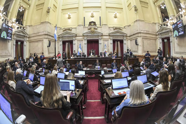 Los senadores pasar&aacute;n a cobrar m&aacute;s de 11 millones desde marzo