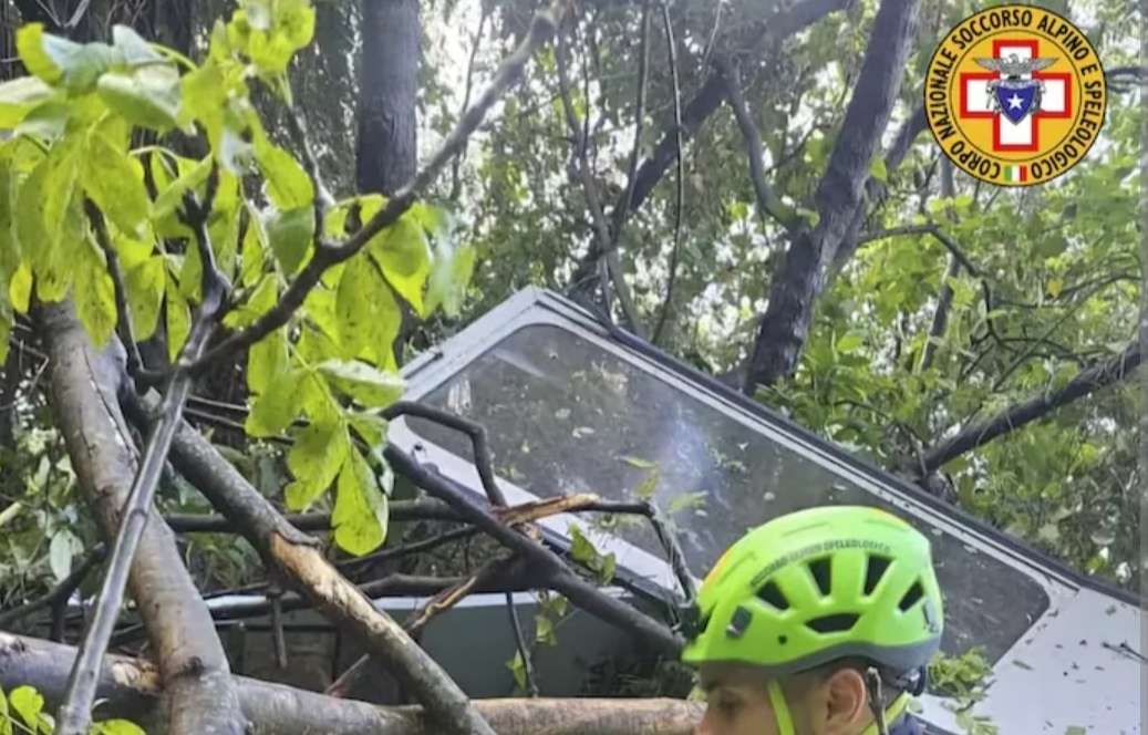 Tragedia en Italia: cuatro muertos y un herido tras la caída de un teleférico