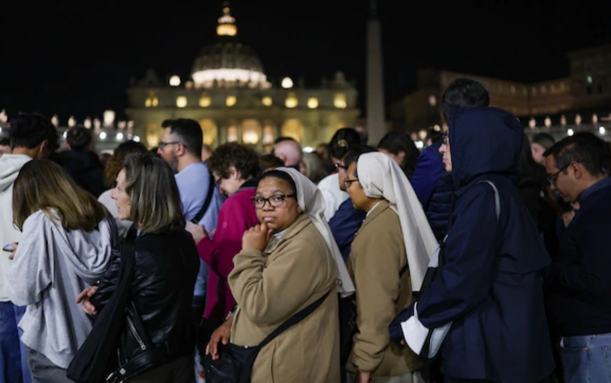 Multitudinaria despedida al Papa Francisco en la Bas&iacute;lica de San Pedro