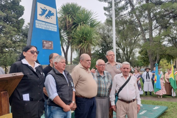 Emotivo acto por el 44&deg; aniversario de la gesta de Malvinas