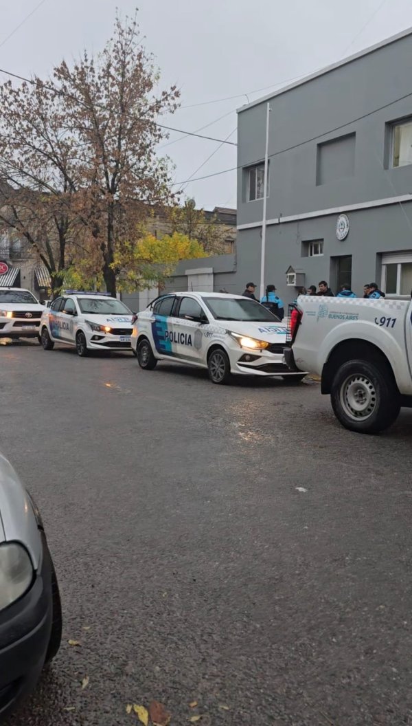Identificaron a los menores que realizaron amenazas en los colegios: allanamientos exitosos