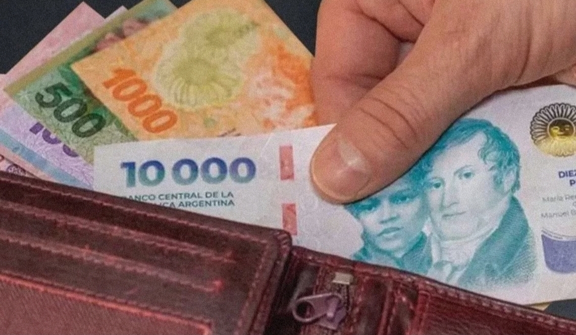 El Gobierno fij&oacute; por decreto el aumento del salario m&iacute;nimo: llegar&aacute; a $322.000 en agosto