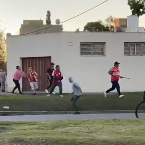 Violencia en el f&uacute;tbol local: incidentes tras el cl&aacute;sico Hurac&aacute;n&ndash;El Nacional