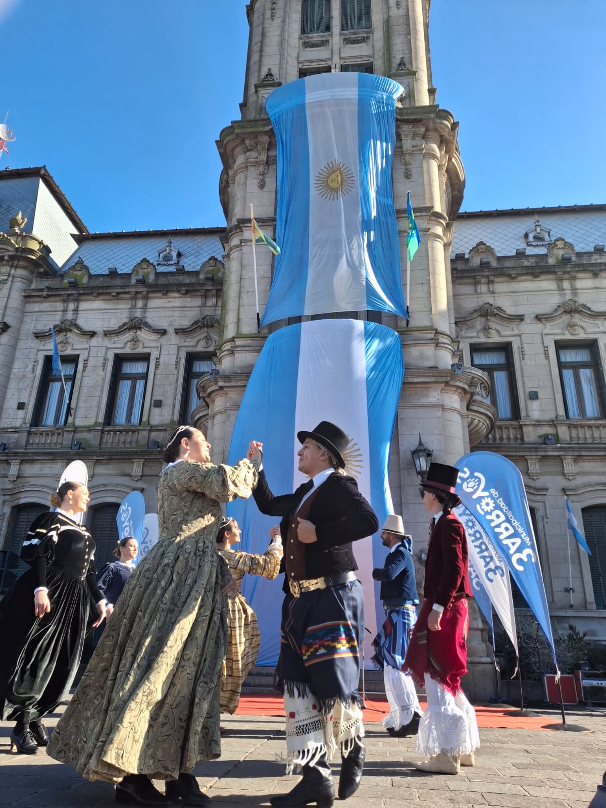 Acto oficial del 25 de Mayo: homenaje a la Revoluci&oacute;n y a nuestra identidad colectiva