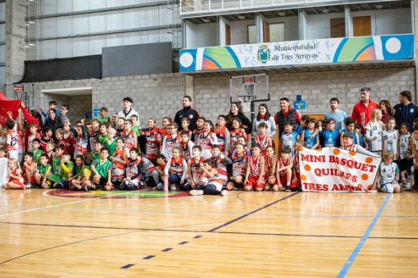 Exitoso encuentro de b&aacute;squet en el Polideportivo 