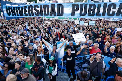 Masiva marcha universitaria en todo el pa&iacute;s para exigir el cumplimiento de la Ley de Financiamiento