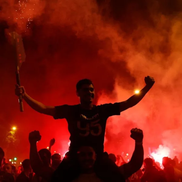 Caos en Par&iacute;s: los incidentes tras la consagraci&oacute;n del PSG en la Champions dejaron un muerto y cientos de heridos