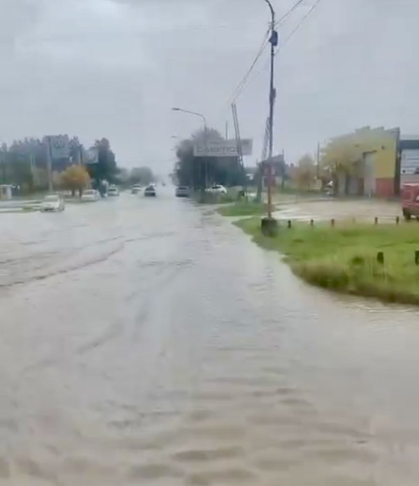 Intensa lluvia en Tres Arroyos: calles anegadas y complicaciones en distintos sectores