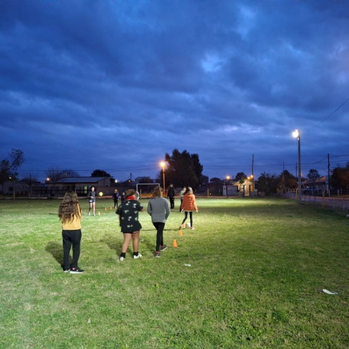 Nuevas luminarias en la canchita del Barrio Olimpo: más deporte, más comunidad