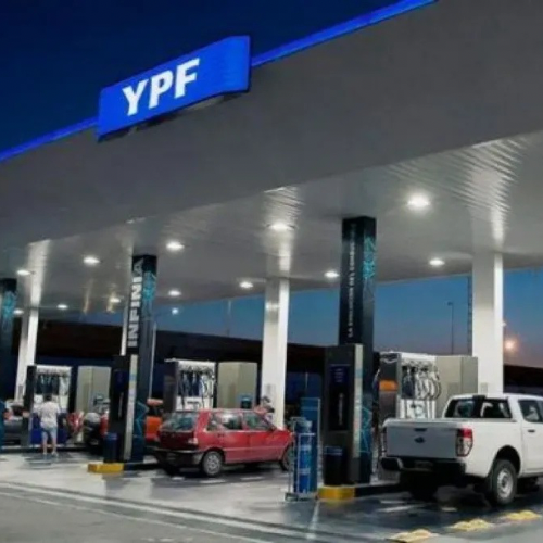 Cargar nafta de madrugada ser&aacute; m&aacute;s barato: YPF implementa precios variables por hora