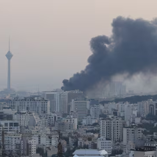 Tregua en duda: Israel e Ir&aacute;n se acusan mutuamente de violar el alto el fuego
