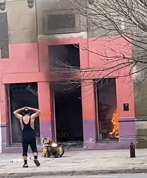 Incendio en un local de electromec&aacute;nica para motos