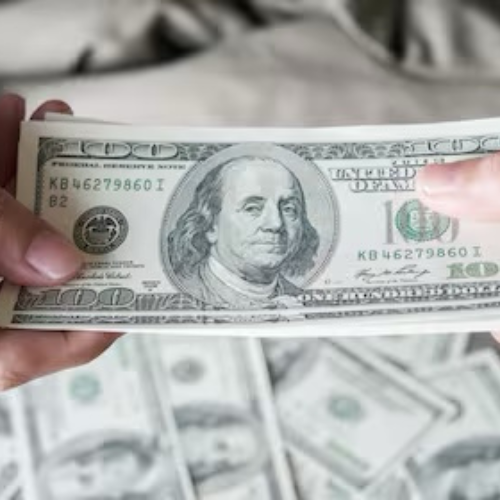 Tras seis jornadas seguidas al alza, el dólar saltó a un nuevo máximo y cerró a $1.280