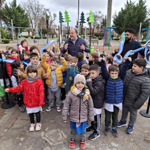 La plaza volvió a llenarse de risas: Reinauguración de la Plaza Italia