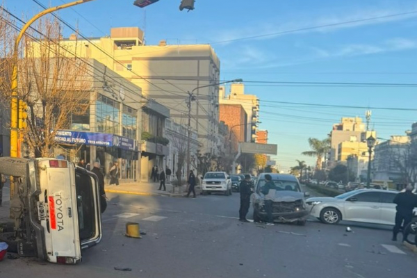 Choque triple en Istilart y Avenida Moreno