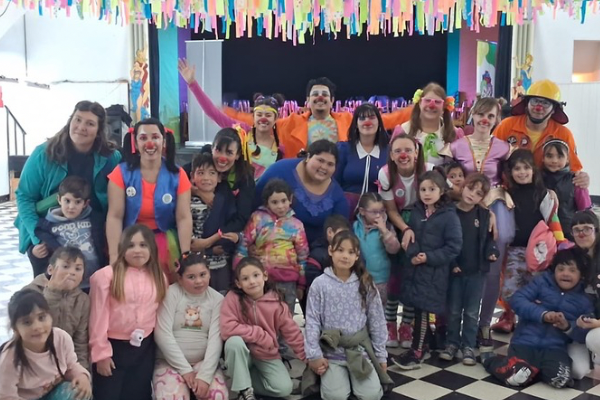 Infancias felices: exitosa función de “Había Una Vez” en la Biblioteca Sarmiento