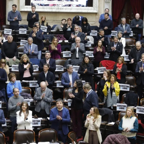 Esc&aacute;ndalo en Diputados: se levant&oacute; la sesi&oacute;n tras enfrentamientos entre bloques