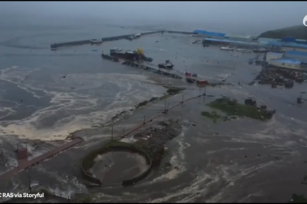 Chile sigue con alerta roja por tsunami y hay m&aacute;s de 1,5 millones de evacuados