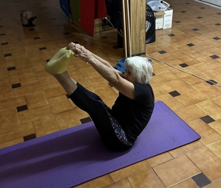 Elena Zouhar, a los 94 a&ntilde;os: la disc&iacute;pula de Indra Devi que sigue transmitiendo los secretos del yoga