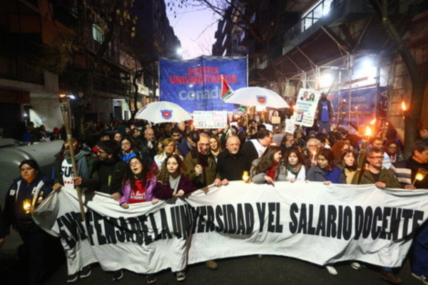El Gobierno anunció un aumento del 7,5% a docentes y no docentes universitarios