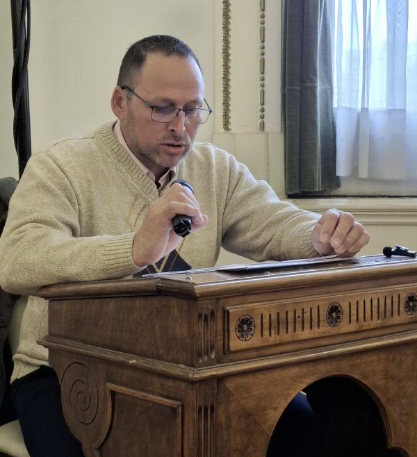 Osvaldo Vel&aacute;zquez plante&oacute; la situaci&oacute;n de los comercios costeros y cuestion&oacute; las licitaciones temporarias