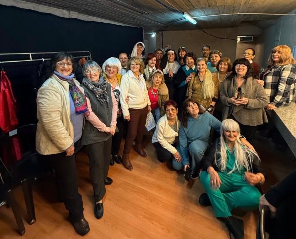 Noche de comedia: el radioteatro se present&oacute; a sala llena en el Teatro Municipal