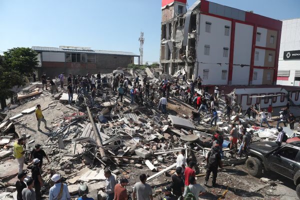 Un terremoto de 7,4 sacudi&oacute; Colombia y dej&oacute; al menos 111 muertos y decenas de heridos