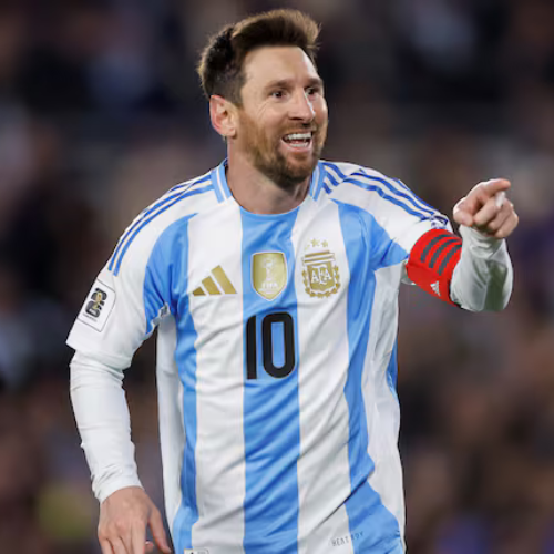Argentina gole&oacute; 3-0 a Venezuela con doblete de Messi en su despedida