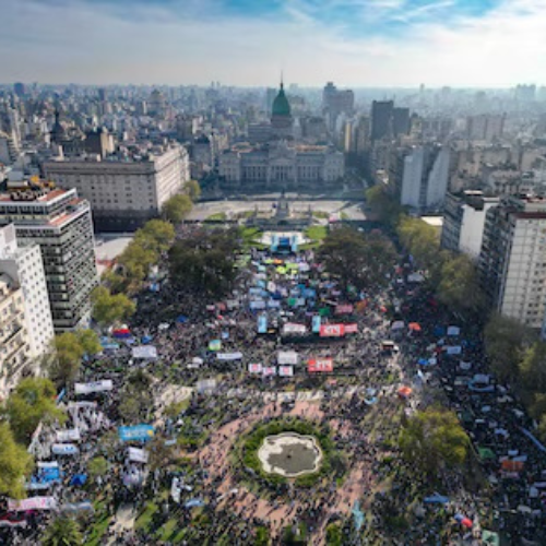 Se realiz&oacute; la Marcha Federal junto a los jubilados para apoyar el rechazo a los vetos de Milei