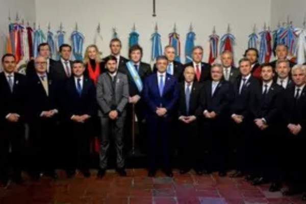 Milei convoca a gobernadores para impulsar reformas laboral e impositiva