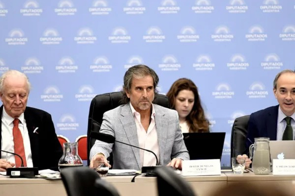 El oficialismo consiguió el dictamen de mayoría para el Presupuesto 2026