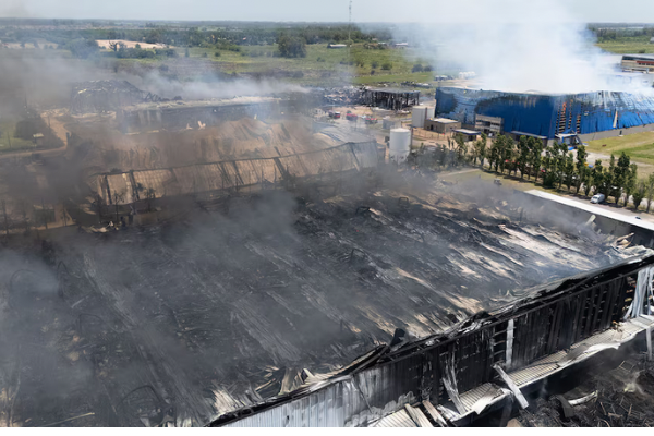 Avanza la investigación por el incendio en el Polígono Industrial de Ezeiza