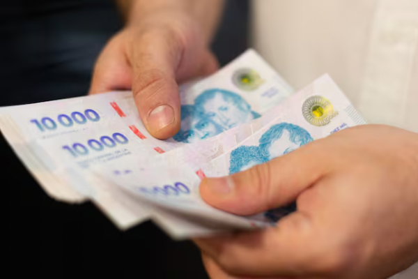 Derrumbe de salarios: el 72% de los trabajadores no alcanza a cubrir el total de la canasta b&aacute;sica